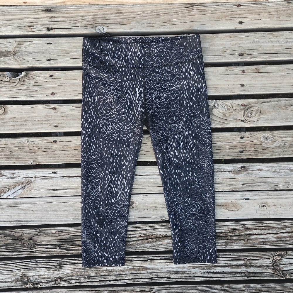 Fabletics Medium Black Gray CS1510254-2195-17040 Cropped Workout Tight Legging